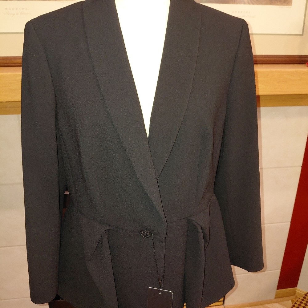 💕NWT Escada Blazer! Beautiful Black Stretch Blazer Size 42 German, US 10 12